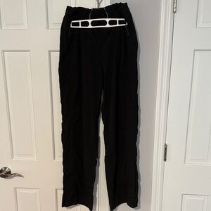 Black Athleta parachute travel pants in great condition